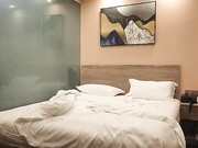 约漂亮风韵人妻如狼似虎小伙给她久违的高潮