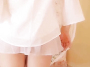 道具插粉嫩穴淫水白浆不停流，诱惑呻吟浴室剃毛喷尿