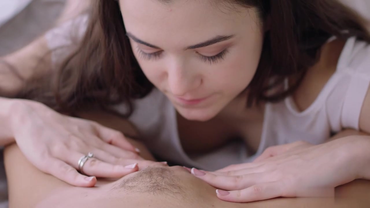 乌克兰女神与闺蜜痴迷于令人惊异的阴部气味