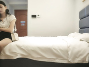 修长美腿外围女镜头前深喉扶着细腰后入撞击