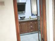 幸福甜蜜的小夫妻做饭间隙调情啪啪近距离特写干完开饭