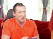 金发野性紧身牛仔裤人妖操高潮汉相互操淫荡刺激