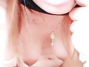 骚浪的黑丝少妇露脸展示特写骚逼，里面水很多看着就想干，道具插逼真疯狂，叫声骚浪撅着屁股等你来干