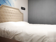 骚浪美女翘着屁股求舌吻骑在身上骚逼磨屌