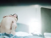 极品人妻风骚饥渴含上鸡巴舔不停，啪啪激情四起