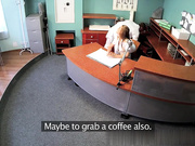 在候诊室假装与医生和护士发生医院性关系