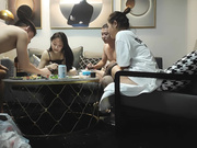 换妻探花288高价门票两对夫妻4P，高清拍摄先玩玩游戏，吊带连体网袜骑脸舔逼，交换操上位骑乘后入1080P横版