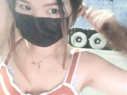 墨镜妹子深夜马路边引擎盖上抱着操后入猛干