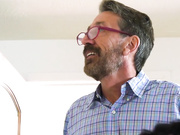 被她退休的色情明星继父打得屁滚尿流