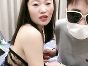 圆圆与多多丝袜美腿小淫穴坐骑大屌内射