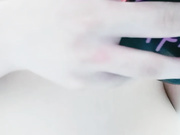 迷人的小少妇让小哥抱在怀里亲着小嘴揉奶又玩逼洗澡诱惑