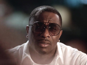 饥渴的梦娜可以找到任何她想要的男人