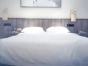 全国探花气质长发美女脱掉舔奶扣逼口交骑乘