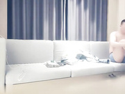 赵总寻花小天蹲着舔屌在沙发上开操抱起来操